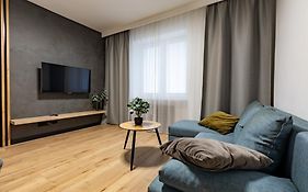 Apartamenty PREMIUM, Faktura VAT, Źródłowa CENTRUM PARTER GROUND FLOOR PARKING SUPER LOKALIZACJA TWO BEDROOMS KITCHEN 50 M2